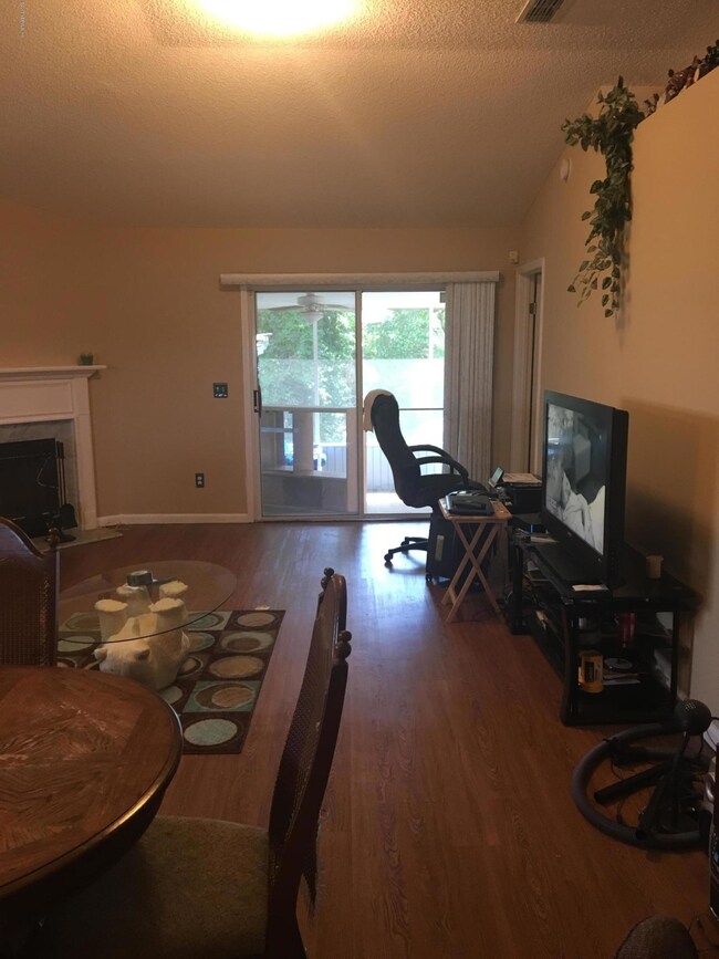 8718 Buzz Ct, Jacksonville, FL 32216 - photo 5