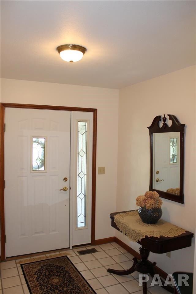 5219 N Rothmere Dr, Peoria, IL 61615 - photo 3