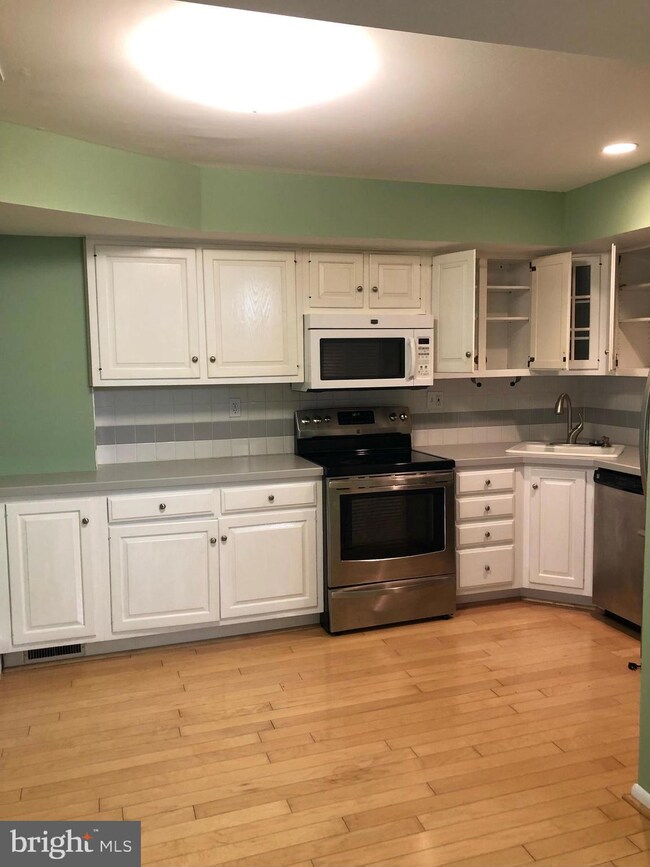 41 Kearney Dr, North Wales, PA 19454 - photo 2