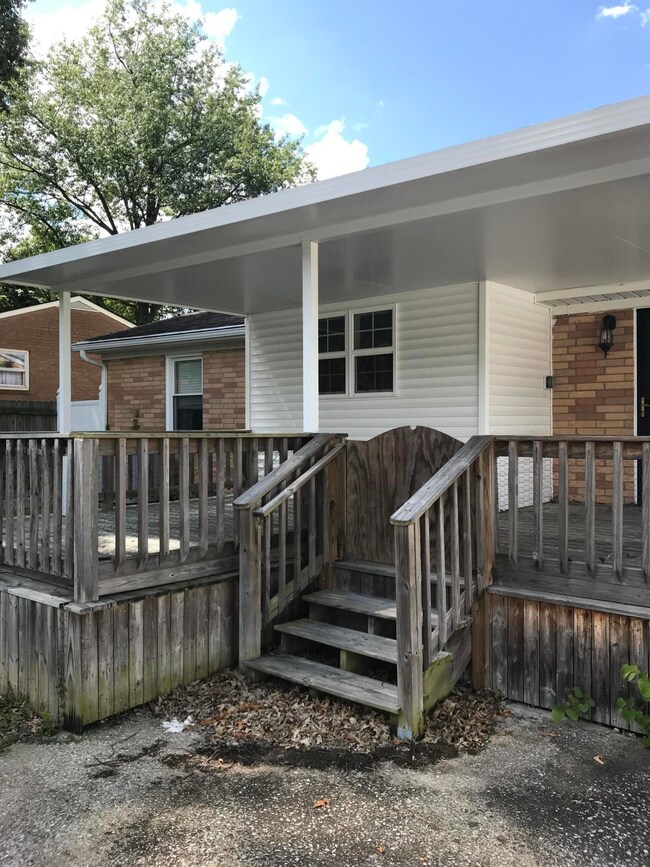 9203 Pagoda Dr, Louisville, KY 40229 - photo 7