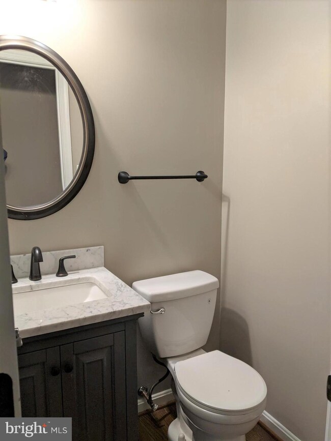 4850 Slatestone Ct, Fairfax, VA 22030 - photo 7