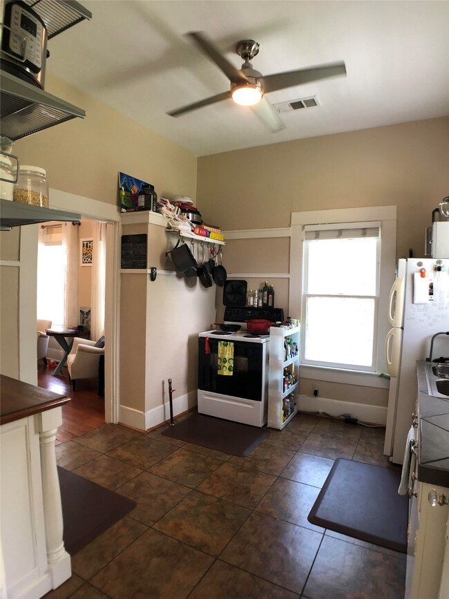 934 Cortlandt St, Houston, TX 77008 - photo 6