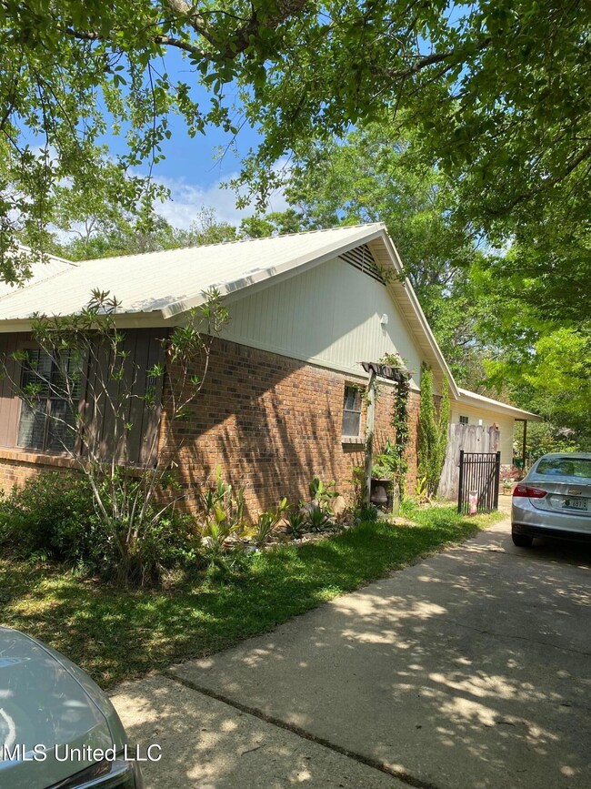 10016 Highway 613, Moss Point, MS 39562 - photo 2