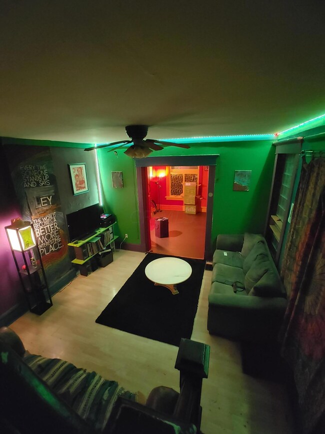1226202334_HDR
