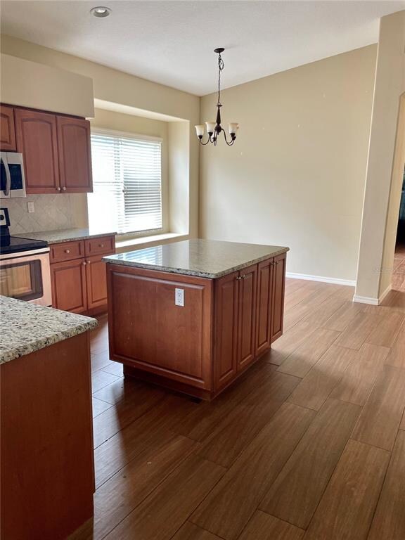 Kitchen Island/Dining