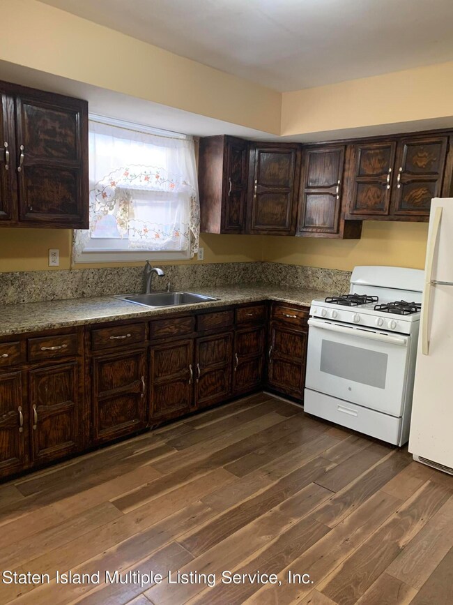 297 Norway Ave unit 1, Staten Island, NY 10305 - photo 5
