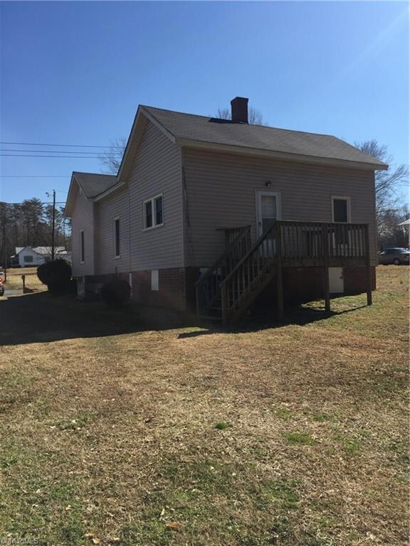 528 Columbia Ave, Ramseur, NC 27316 - photo 2