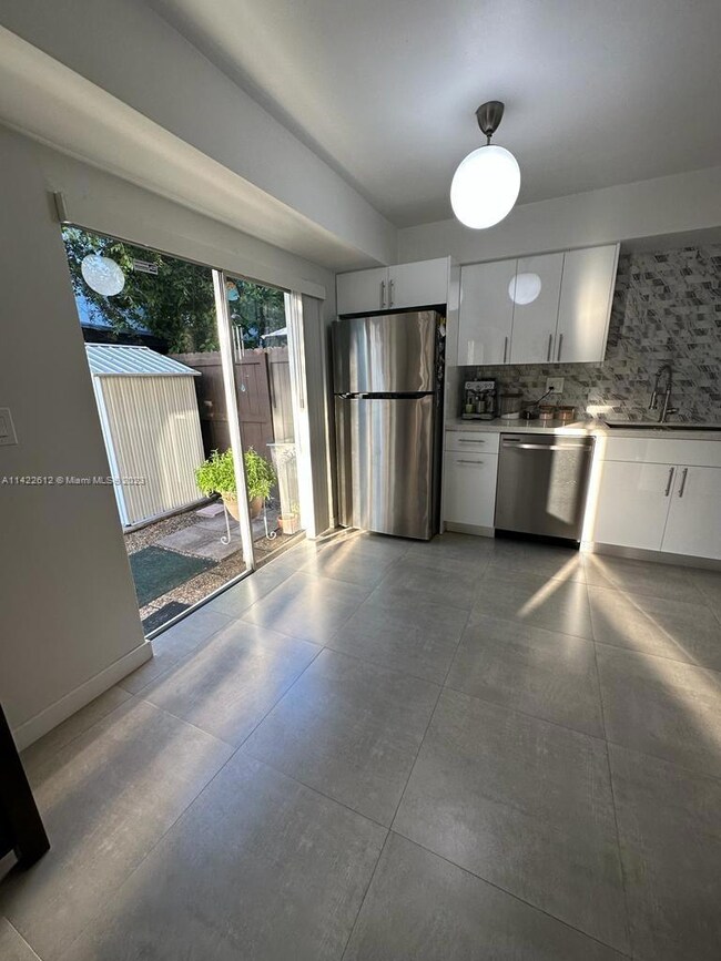 15420 SW 82nd Ln unit 704, Miami, FL 33193 - photo 4