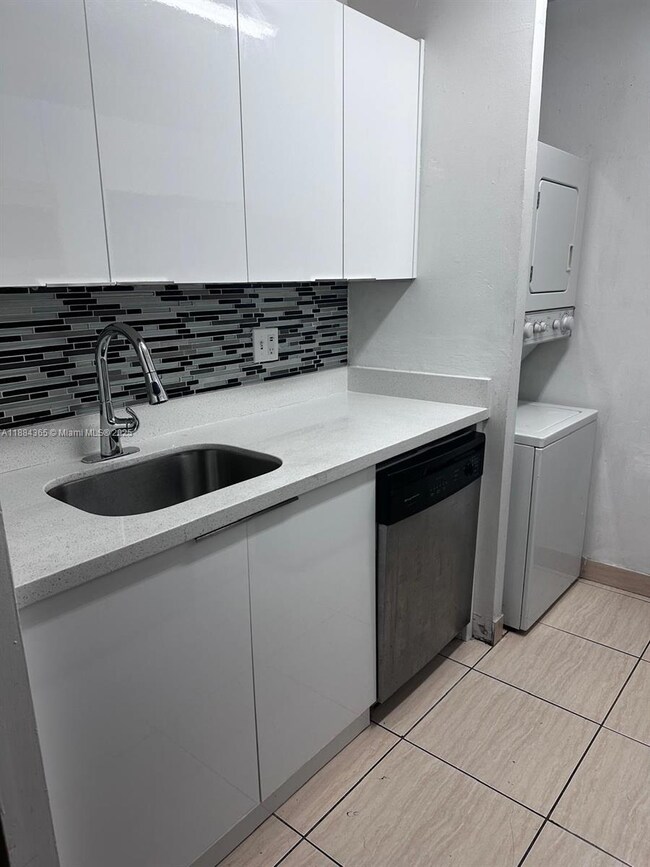 10124 Twin Lakes Dr unit 11D, Coral Springs, FL 33071 - photo 6