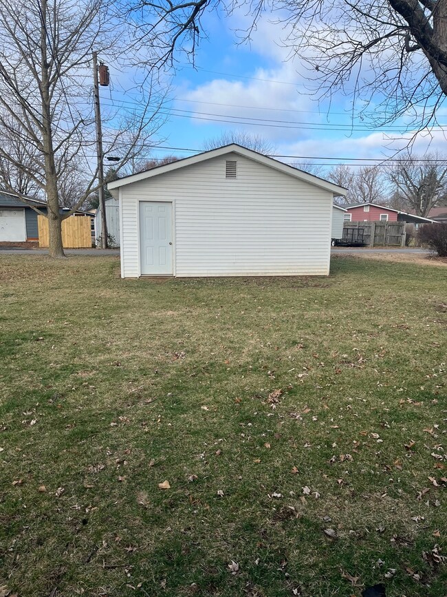 unlisted-address, Columbus, IN 47201 - photo 3