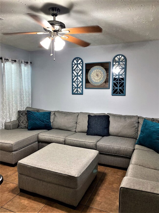 201 S Native Ln, Houston, TX 77022 - photo 6