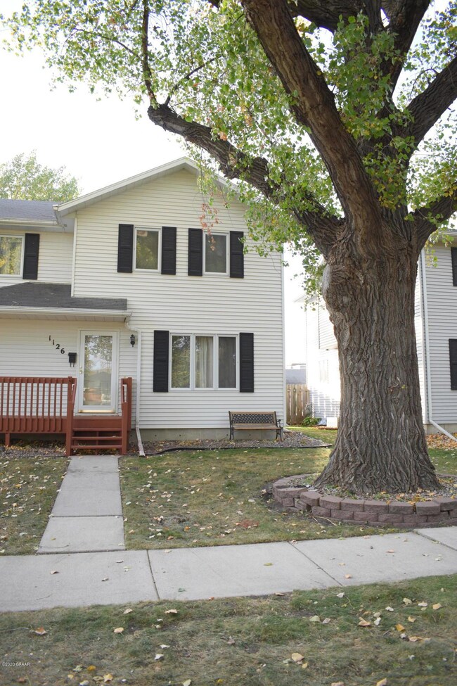 1126 S 12th St, Grand Forks, ND 58201 - photo 2