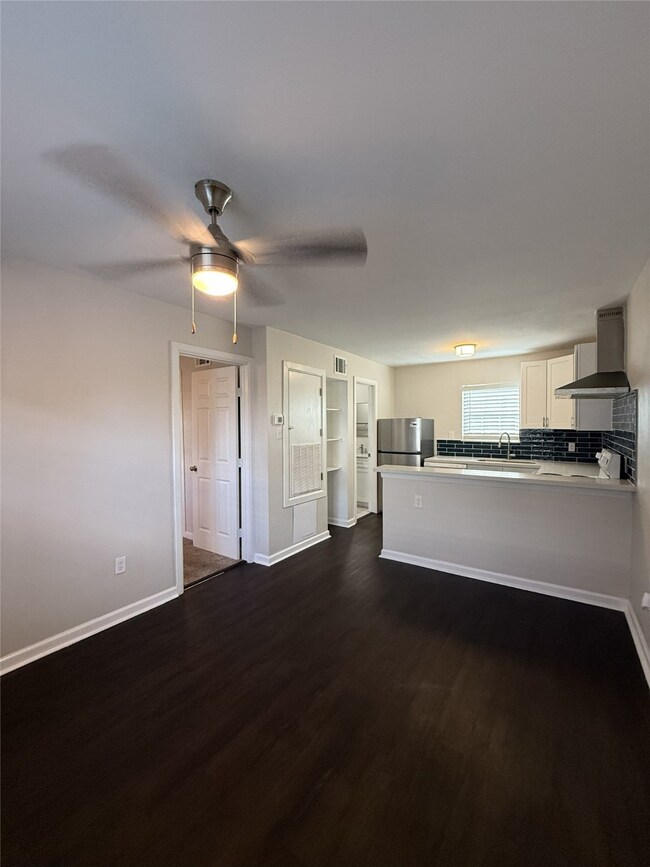 1824 Thonig Rd unit 7, Houston, TX 77055 - photo 5