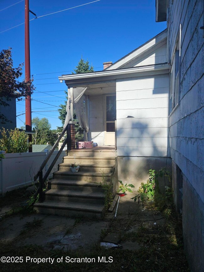 1207 N Webster Ave, Scranton, PA 18510 - photo 4
