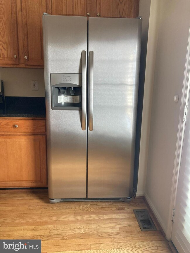 13071 Woodcutter Cir, Germantown, MD 20876 - photo 4