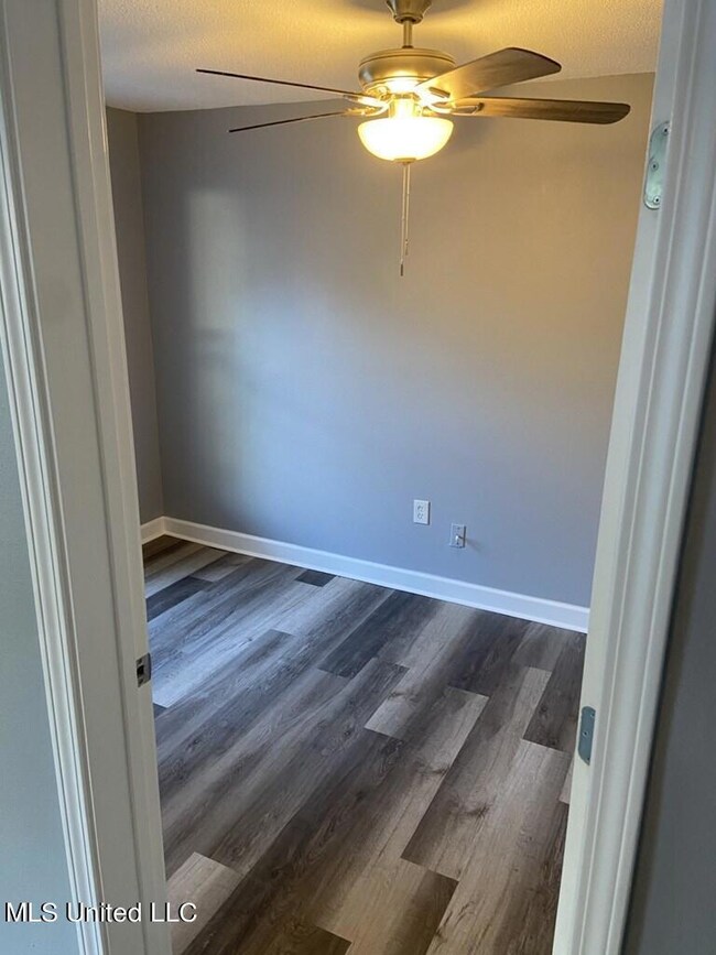 212 S Steele Ave, Picayune, MS 39466 - photo 3