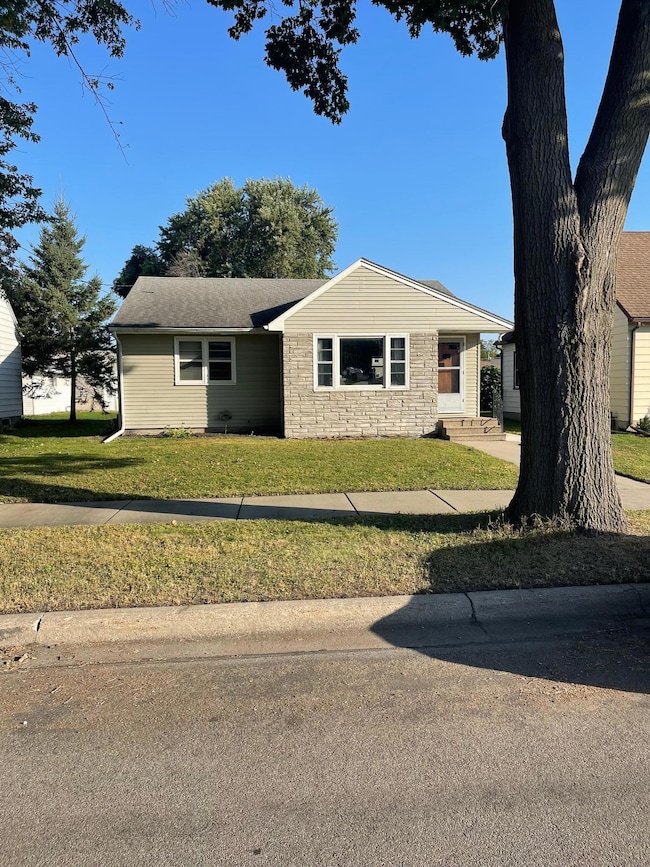 1202 2nd Ave SW, Austin, MN 55912 - photo 2