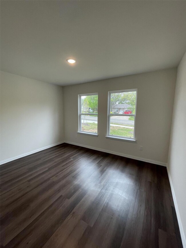 418 W Munson St, Denison, TX 75020 - photo 7