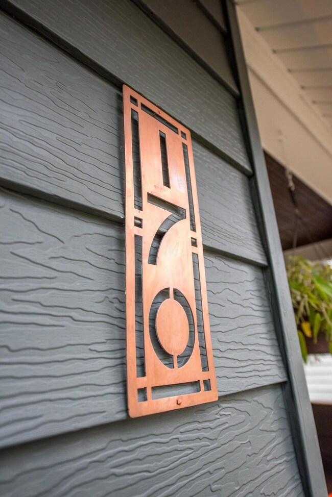 170 E Pacemont