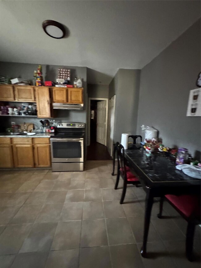 708 A N. Tennessee StKitchen