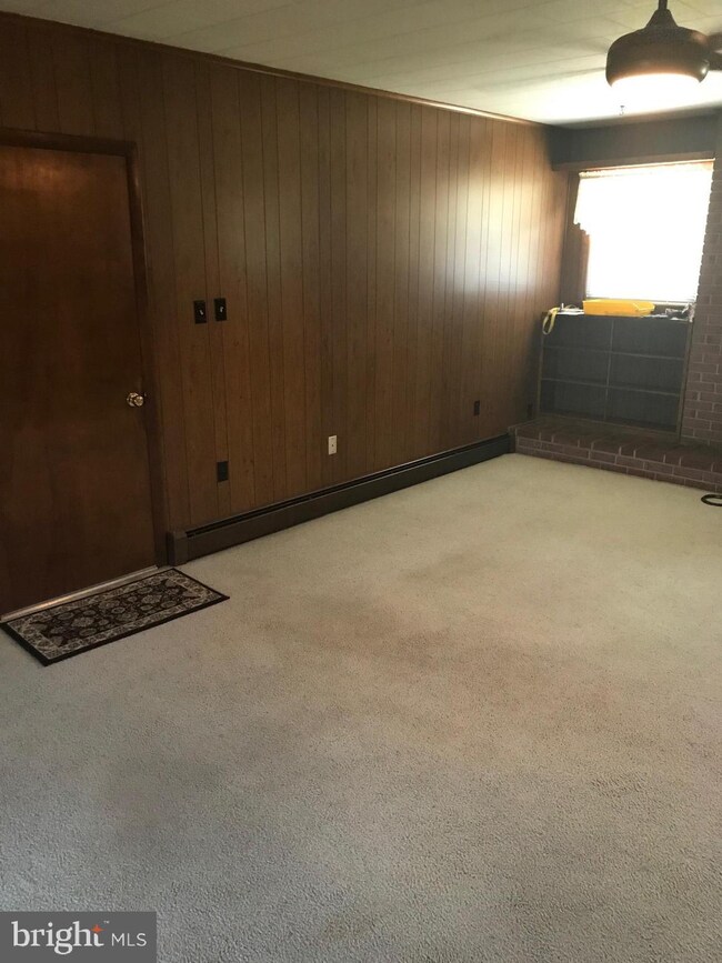 12205 Cloverly Farm Ln, Smithsburg, MD 21783 - photo 3