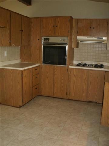 1115 W 1st St. Kitchen