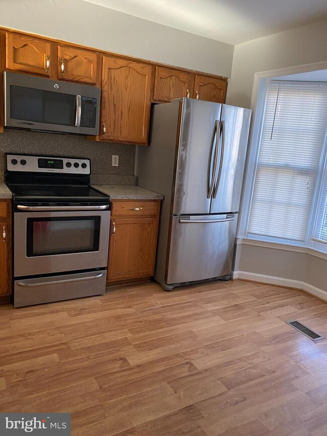 3740 Angelton Ct, Burtonsville, MD 20866 - photo 3