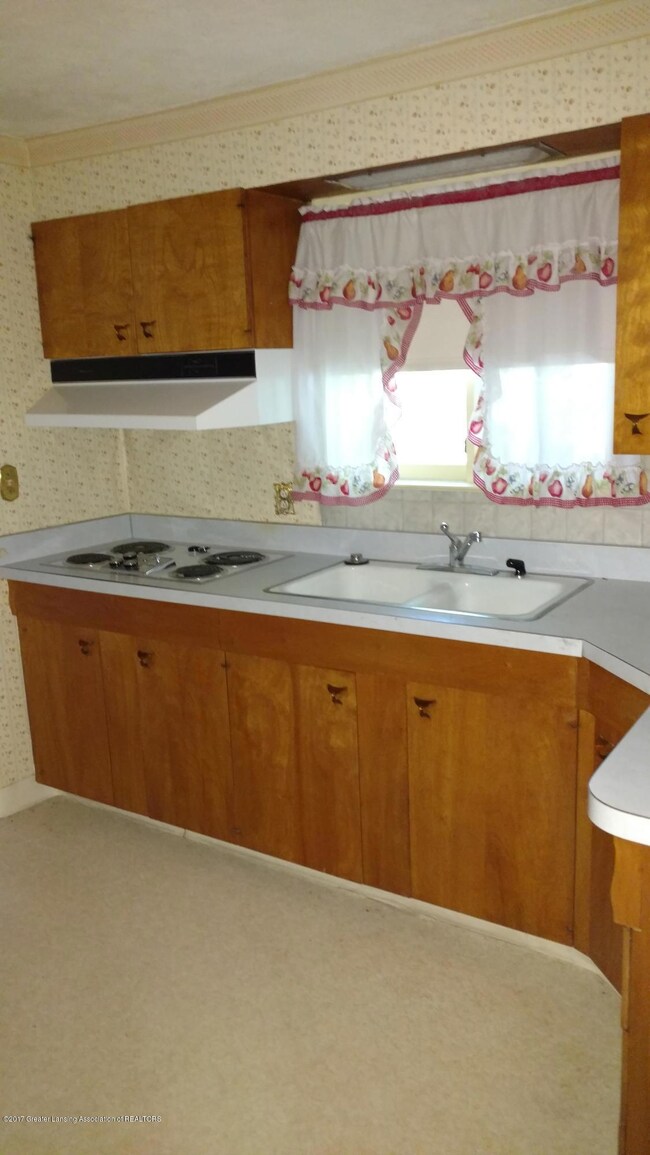 1815 Beal Ave, Lansing, MI 48910 - photo 3