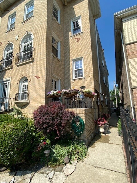 6216 N Richmond St, Chicago, IL 60659 - photo 3