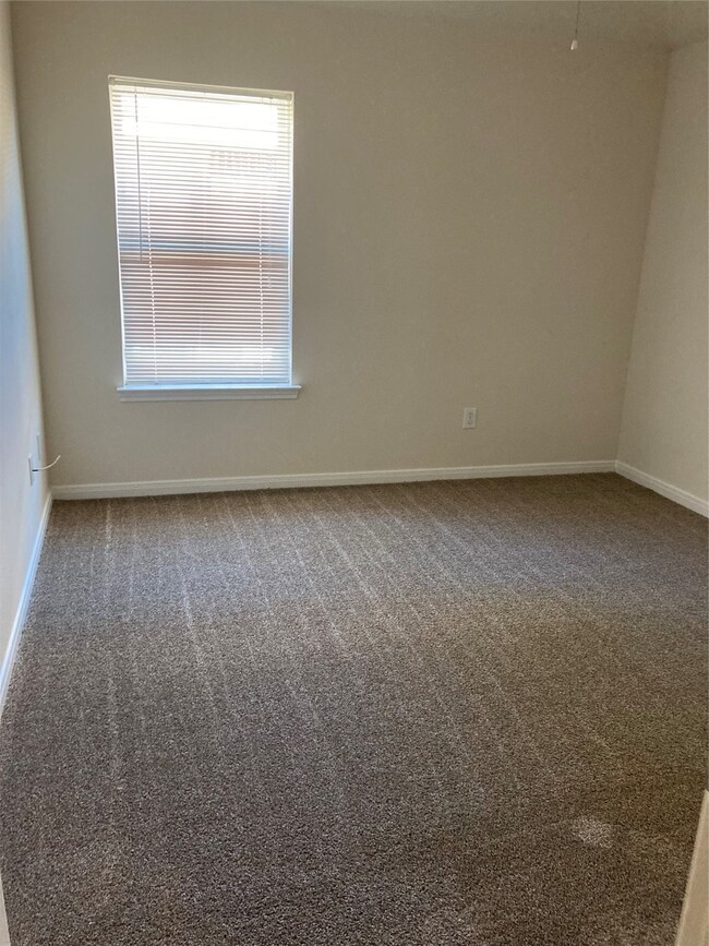 1319 Betsy Ross St, Alvin, TX 77511 - photo 4