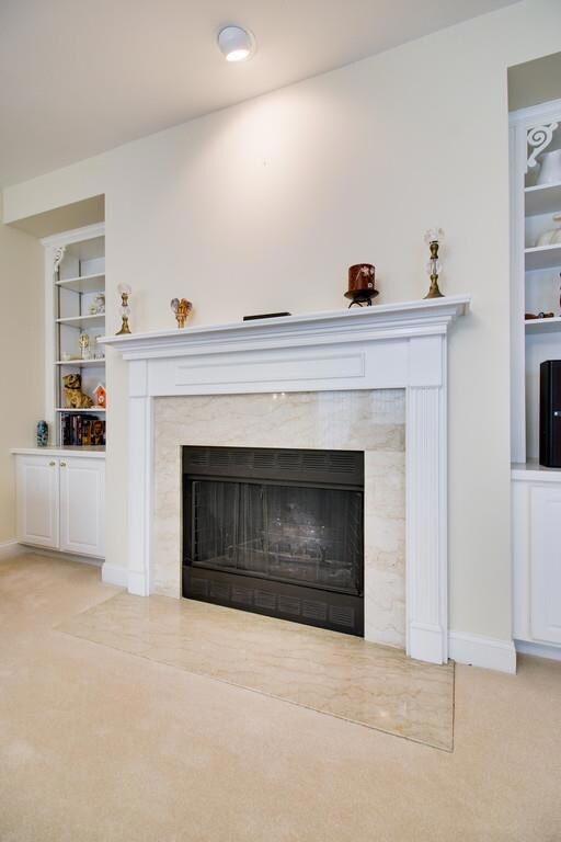 Gas burning fireplace