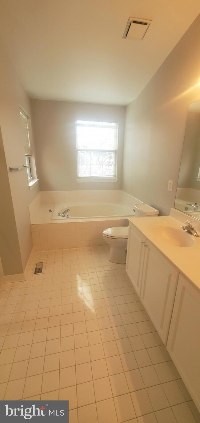 4319 Runabout Ln unit 168, Fairfax, VA 22030 - photo 5