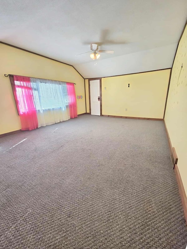 617 E Charles St, Oelwein, IA 50662 - photo 6