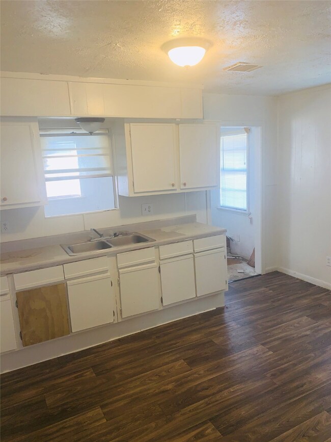 831 W Rittenhouse Rd, Houston, TX 77091 - photo 7