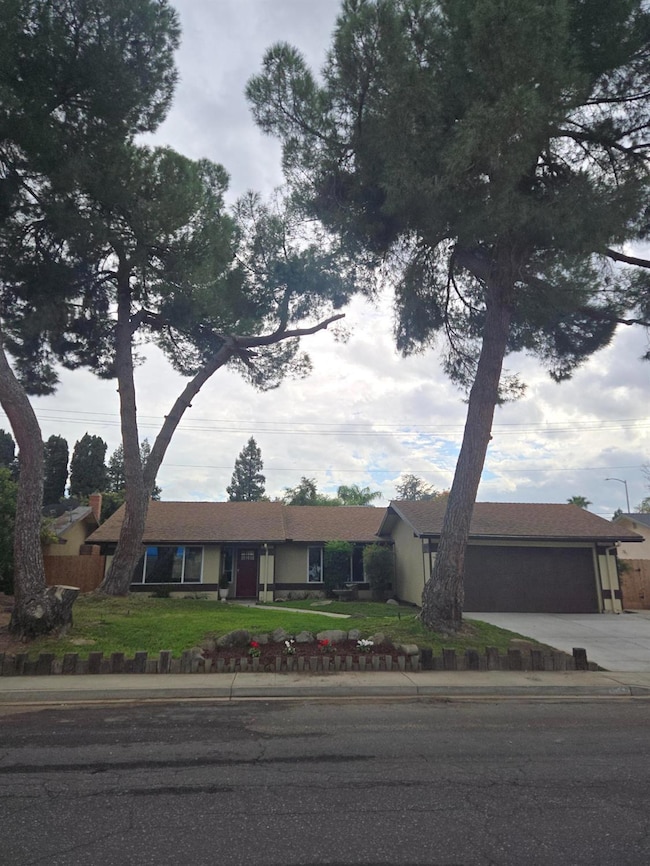 1946 Calimyrna Ave, Clovis, CA 93611 - photo 2