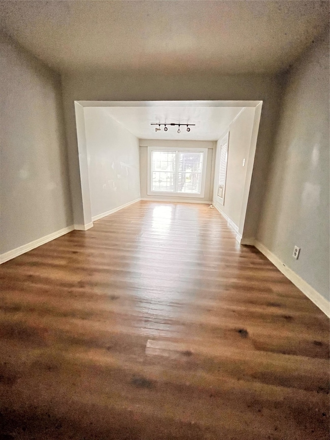 911 Byrne St unit 8, Houston, TX 77009 - photo 3