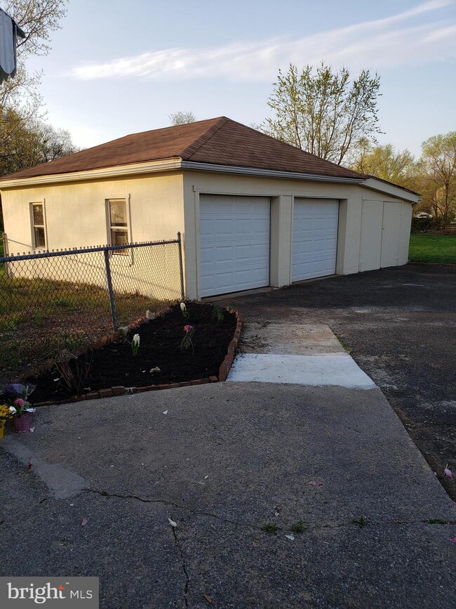 609 Schwab Rd, Hatfield, PA 19440 - photo 3