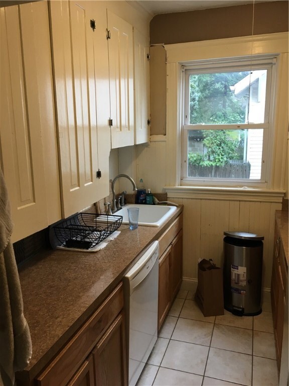 28 Blodgett Ave, Pawtucket, RI 02860 - photo 4