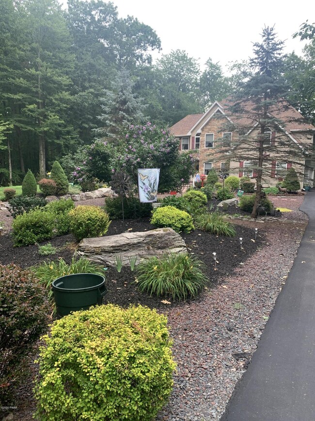 807 N Boulder Ct, Hawley, PA 18428 - photo 7