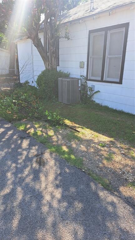 206 N Riverside Dr, Fort Worth, TX 76111 - photo 4