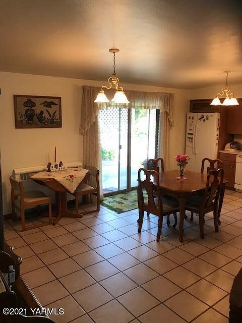 Dining room 2