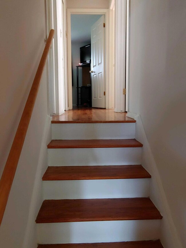 4919 Comstock - Hallway