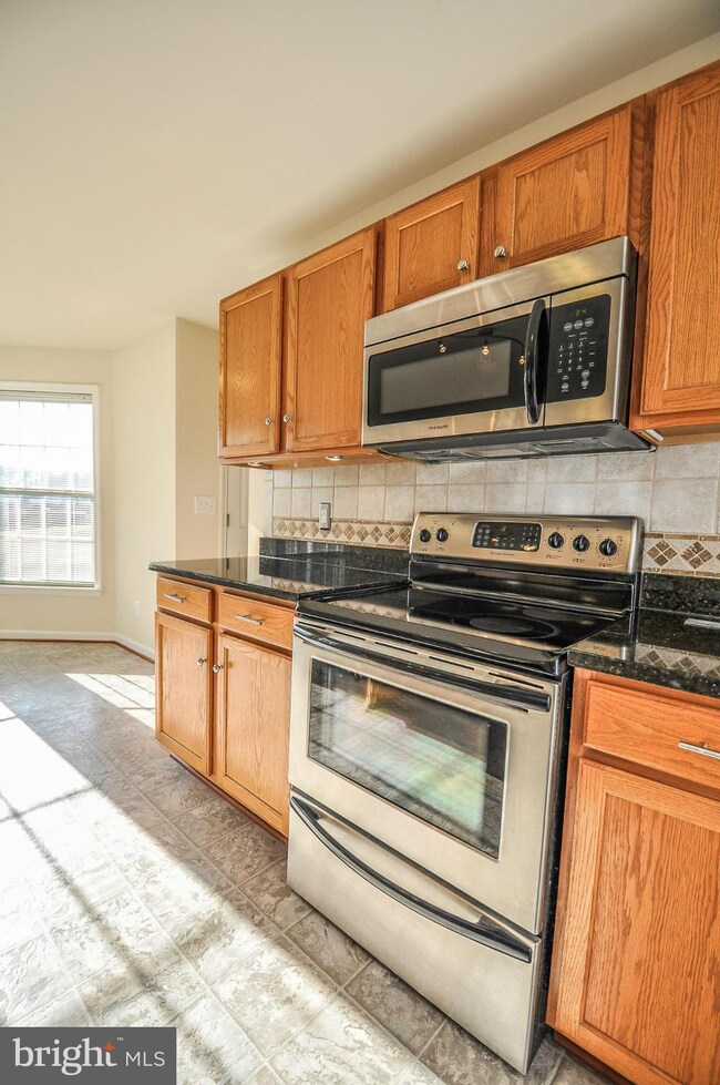 10418 Woodlake Ct, Spotsylvania, VA 22553 - photo 3