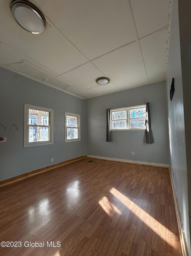 146 Maple St, Glens Falls, NY 12801 - photo 4