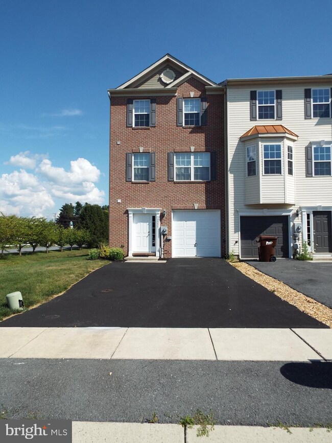 3391 Cornerstone Ct, Chambersburg, PA 17201 - photo 2