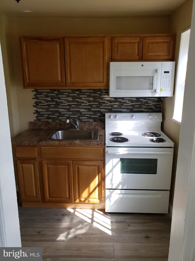 208 Marks Ave, Darby, PA 19023 - photo 2