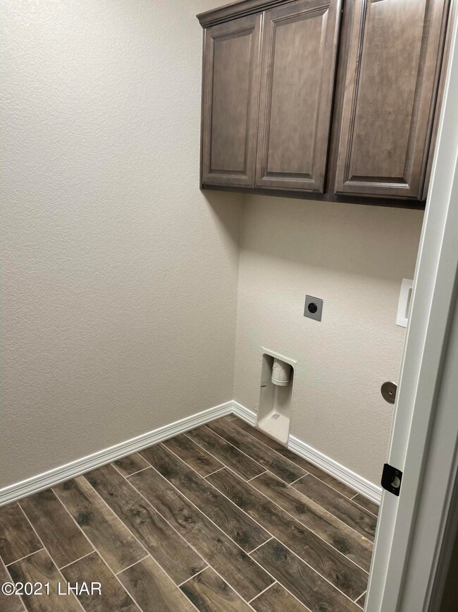 0C15F4E4-318D-4B0C-8573-08C5AD2E3DBA