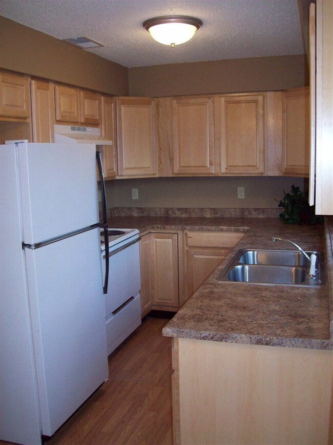 930 L St SW, Cedar Rapids, IA 52404 - photo 3