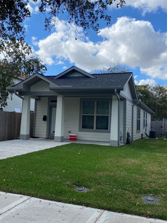 1204 3rd St, Rosenberg, TX 77471 - photo 2