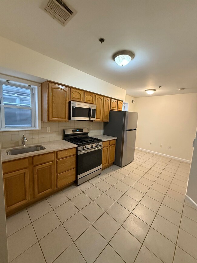 621 38th St unit 3, Union City, NJ 07087 - photo 3